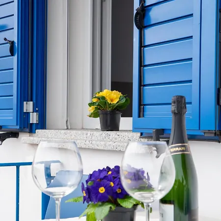 Bed & Blu Guest house *